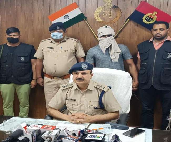 कुख्यात गैंगस्टर के नाम पर मांगी व्यवसायी से रंगदारी