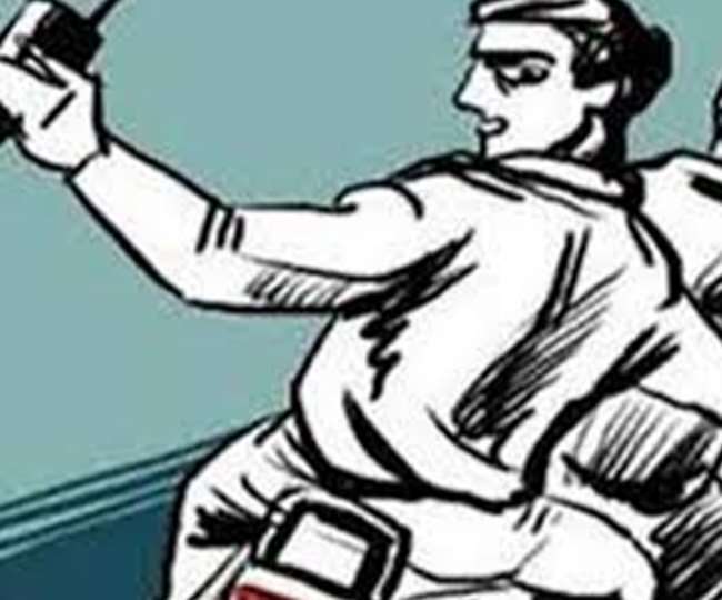 दिल्ली में बाइक सवार बदमाशों ने मंत्रालय के बड़े अधिकारी का फोन झपटा।
