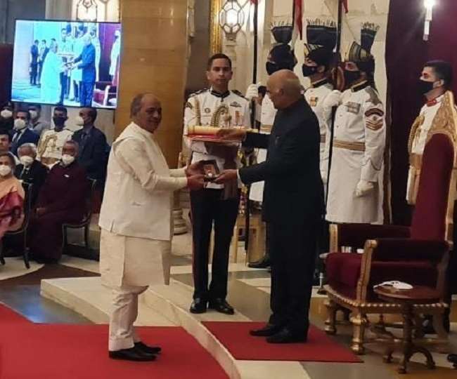 पूर्व मुख्यमंत्री के पुत्र राजवीर सिंह ने ग्रहण किया सम्मान