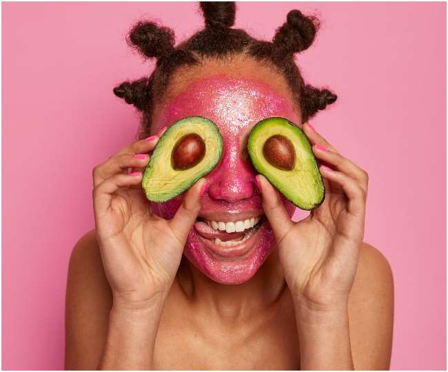 Fruit Face Masks: तीन फ्रूट मास्क जो गर्मी में देंगे स्किन को सुकून