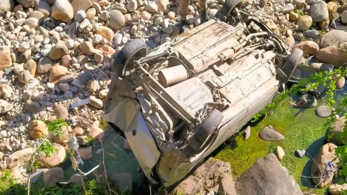 Almora Accident: सोमेश्वर-अल्मोड़ा मोटरमार्ग पर हुआ हादसा, नदी किनारे खाई में गिरी कार; चालक की मौत
