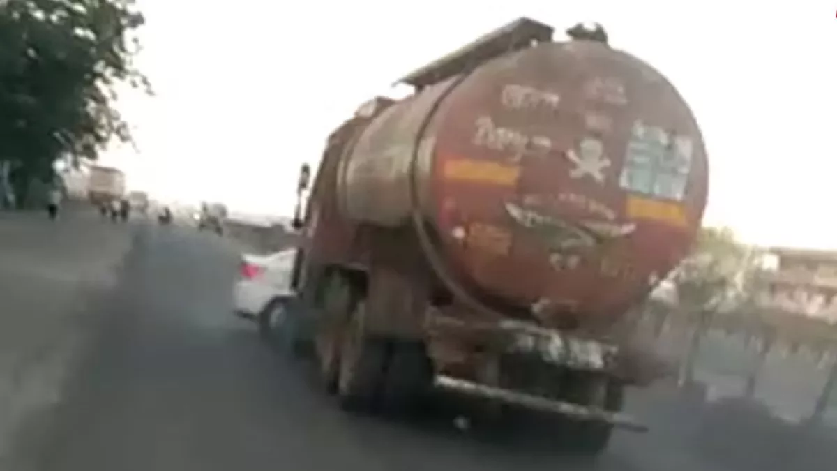 Gujarat News: अचानक टैंकर के सामने आई कार, 500 मीटर तक घसीटता हुआ ले गया ड्राइवर; VIDEO VIRAL