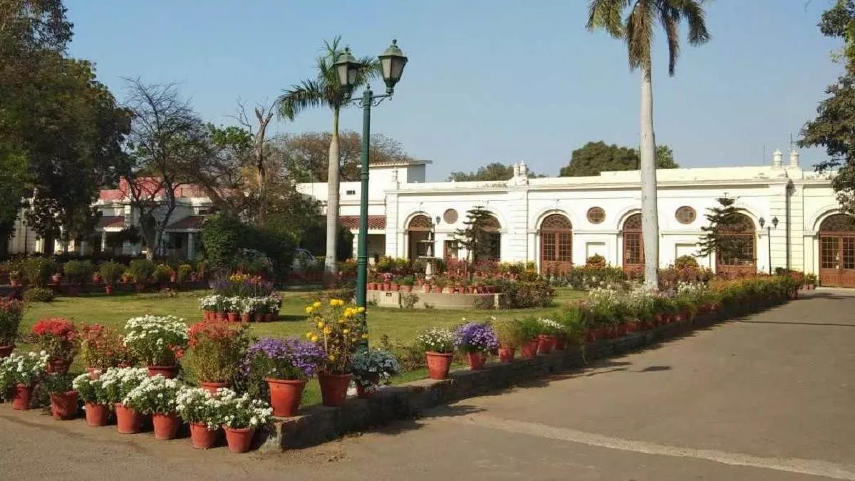 DU के आईपी कॉलेज में फेस्ट के दौरान छात्राओं से छेड़छाड़ का आरोप, दीवार फांदकर पहुंचे थे बाहरी लड़के