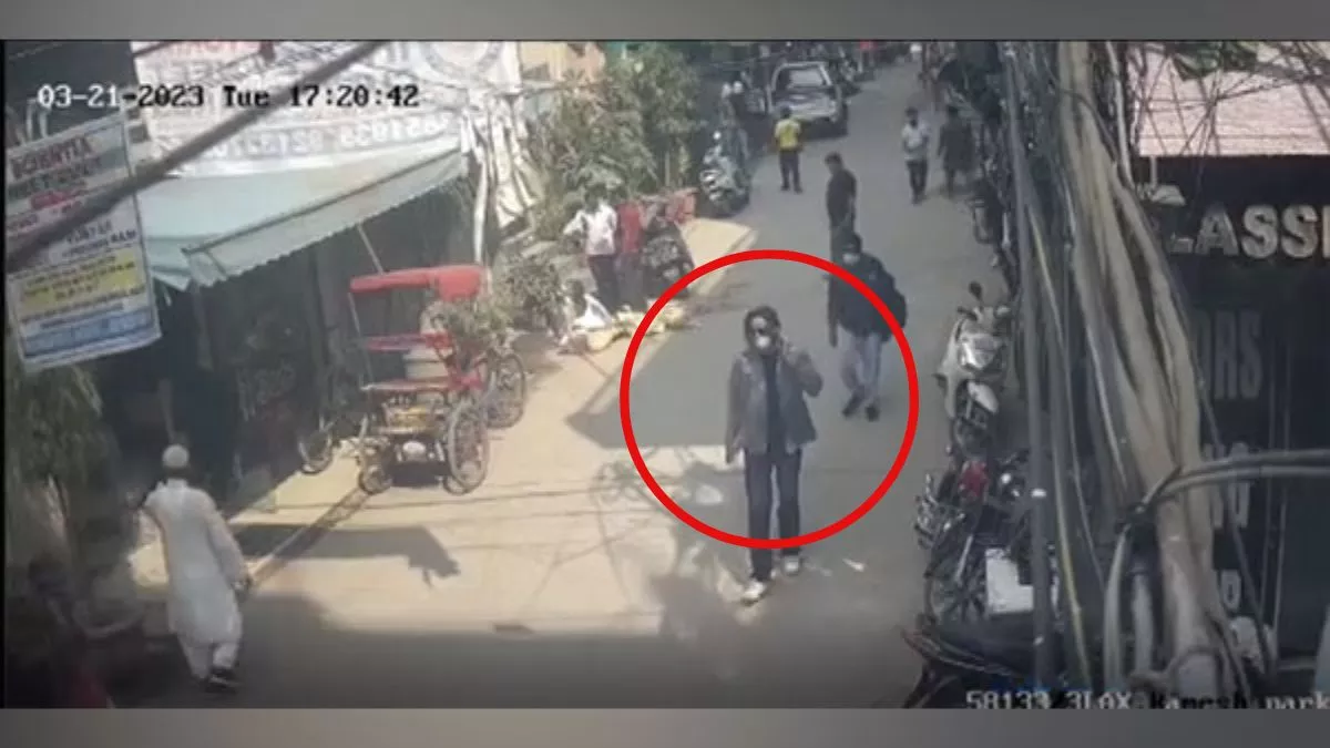 Amritpal Video: काला चश्मा-डेनिम जैकेट पहने दिल्ली की सड़कों पर दिखा अमृतपाल, CCTV फुटेज की पुलिस ने की पुष्टि