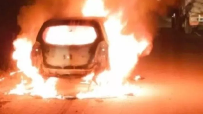 Rajasthan: कार में जिंदा जला होटल मालिक, गाड़ी से लेने जा रहा था दूध;  कोटा-चित्तौड़गढ़ हाईवे पर अचानक लगी आग - Rajasthan Hotel owner burnt alive  in car fire broke out on