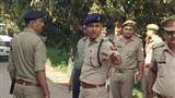 घटनास्थल का जायजा लेते एसपी सिटी व पुलिस अधिकारी। जागरण