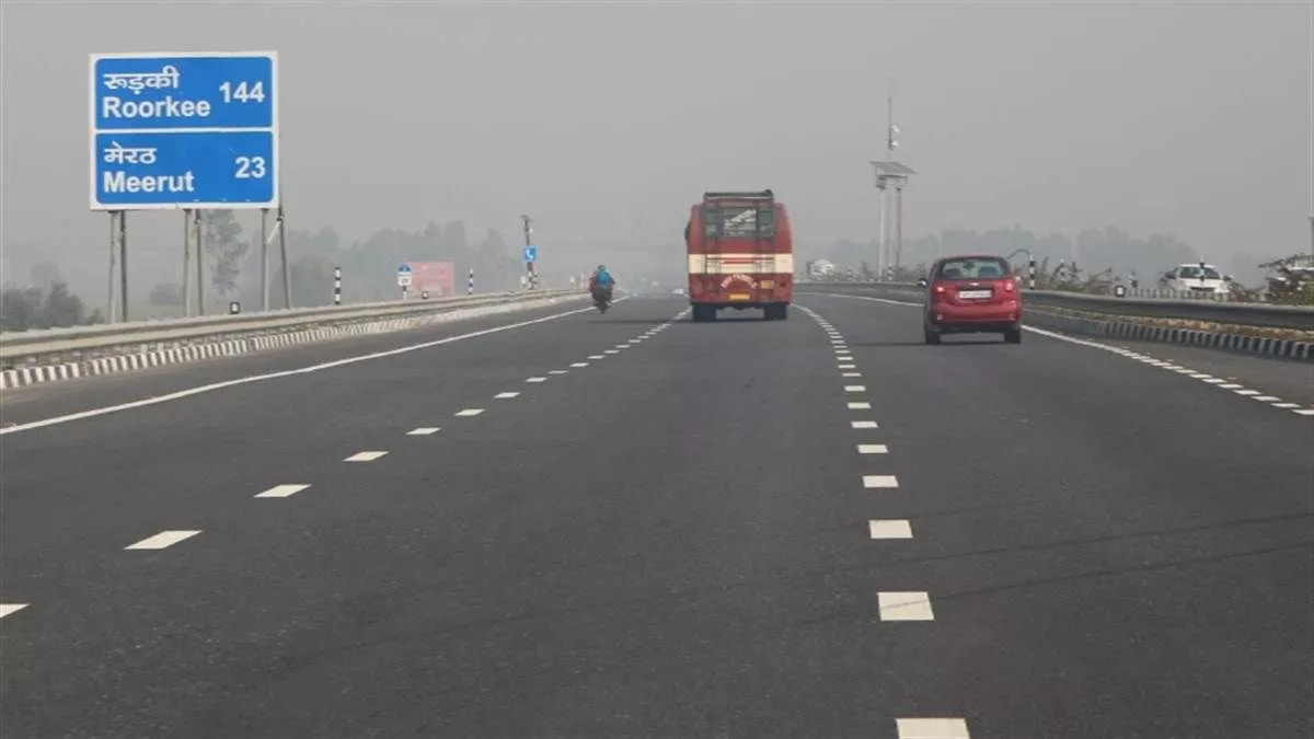 Delhi Meerut Expressway पर सफर करना होगा महंगा, एक अप्रैल से Toll Tax में होगी कितनी बढ़ोतरी, जानें डिटेल