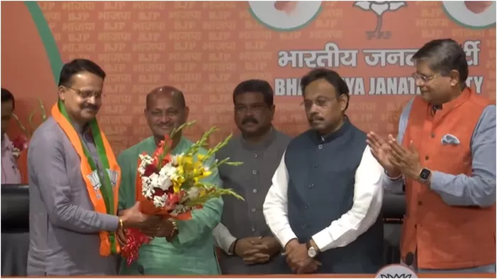 भाजपा में शामिल हुए कटक MP भर्तृहरि महताब, पूर्व सांसद सिद्धांत महापात्र ने भी थामा 'कमल'