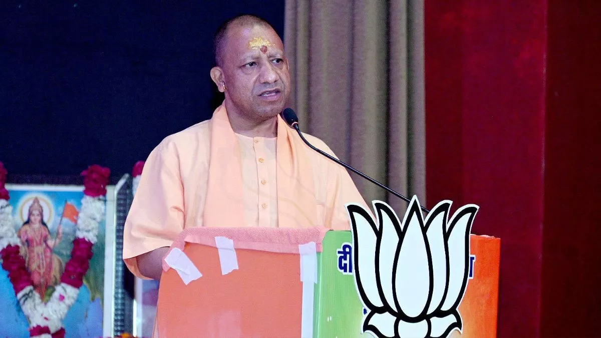 CM Yogi: मुजफ्फरनगर में सीएम योगी ने की पीएम मोदी की तारीफ, जनता से की तीसरी बार प्रधानमंत्री बनाने की अपील