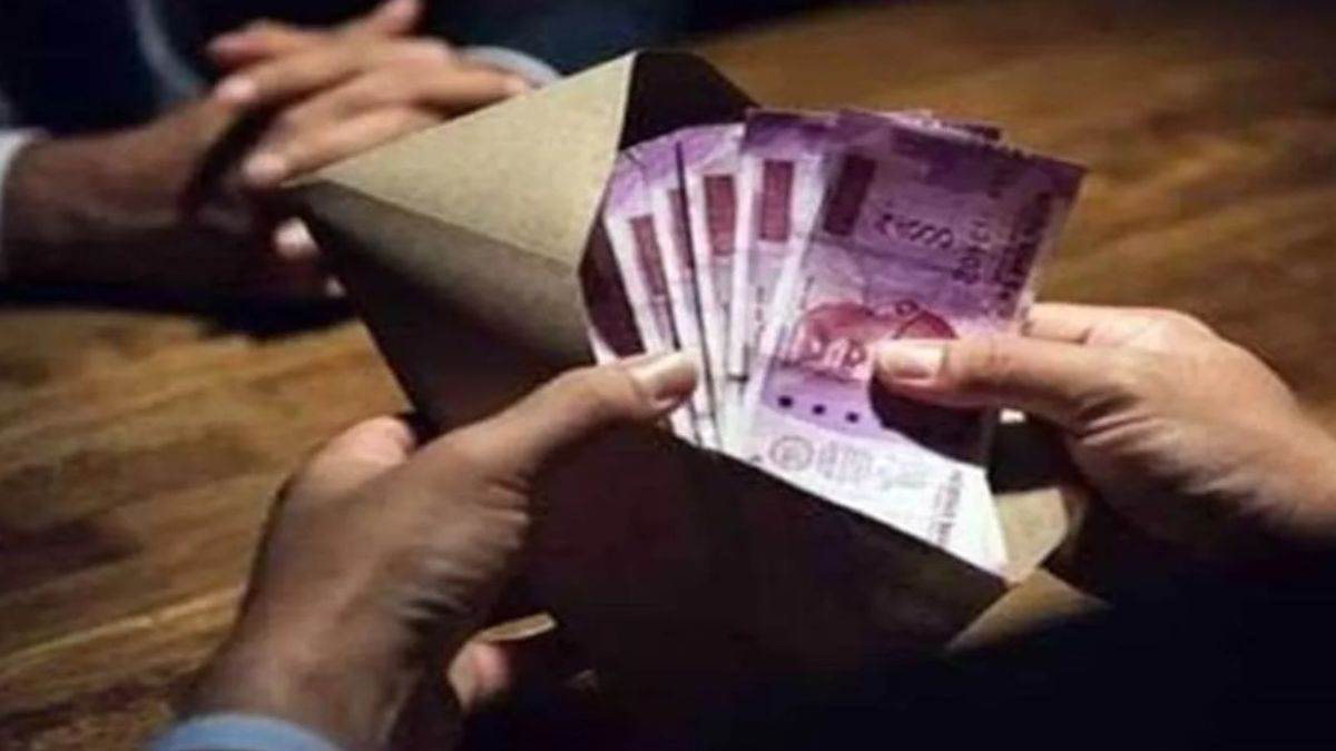 https://www.jagranimages.com/images/newimg/28032024/28_03_2024-corruption_in_bijli_vibhag_23684545.jpg