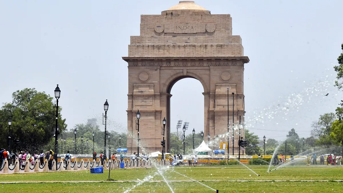 Weather Update: मार्च में ही गर्मी ने दिखाए तेवर, दो साल पुराना रिकॉर्ड तोड़ा; जानिए आज कैसा रहेगा मौसम