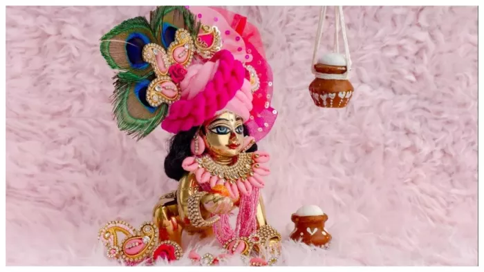 शाहजहांपुर में स्नान कराते समय हाथ से छूट गए थे लड्डू गोपाल।