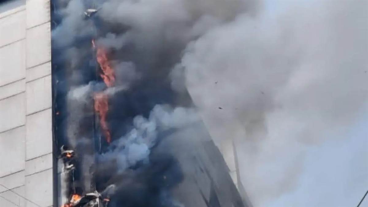 fire erupts in eight storey commercial building in mumbai