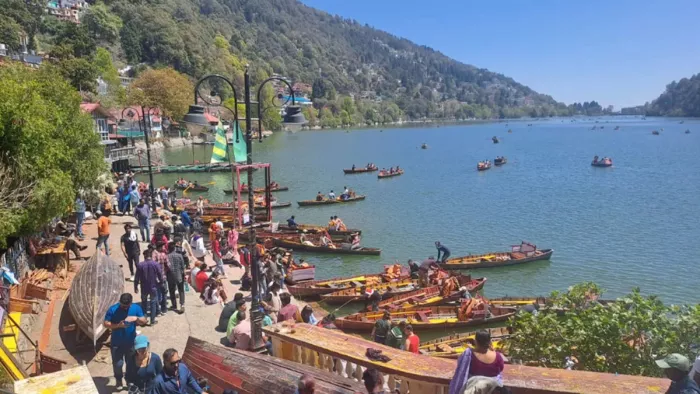 Uttarakhand Tourism: पर्यटकों ने फरवरी में ही एडवांस बुकिंग करवा दी थीं। जागरण आर्काइव