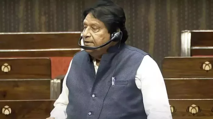 बयान पर अड़े सुमन, इस जन्म में माफी नहीं मांगूंगा।