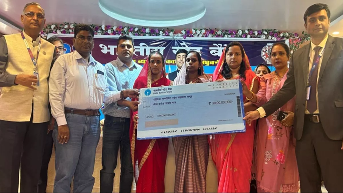 Bihar News: बिहार के इस जिले की जीविका दीदियों को मिला 30 करोड़ का लोन, अब खुद निकालेंगी कमाई का जरिया