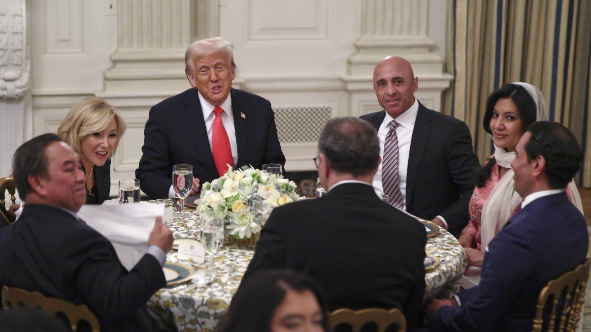 https://www.jagranimages.com/images/newimg/28032025/28_03_2025-trump_iftar_party_23907439.jpg