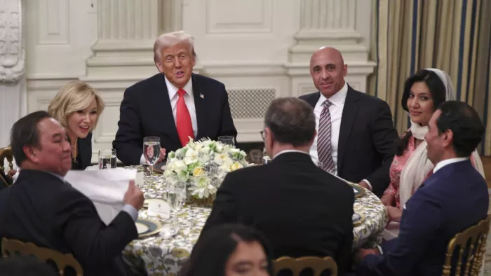 Trump Iftar Party: अमेरिकी राष्ट्रपति डोनाल्ड ट्रंप ने इफ्तार पार्टी की मेजबानी की।(फोटो सोर्स: एपी)