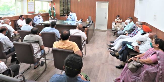 विधायक बोले, जिम और कोचिग सेंटर भी बंद करो, डीसी ने दिए आदेश