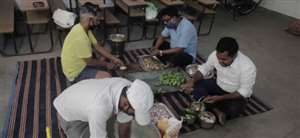 कोरोना पीड़ितों की मदद में जुटा संघ परिवार