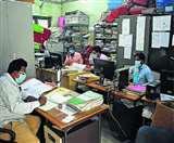 यूपी के सरकारी कार्यालयों के दिव्यांगों और गर्भवती महिला कार्मचारियों को घर से काम करने की छूट दी गई है।