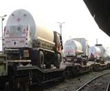 Oxygen Express Update: अब तक चार ऑक्सीजन एक्सप्रेस से कुल 235 मीट्रिक टन ऑक्सीजन बोकारो से लखनऊ पहुंची।