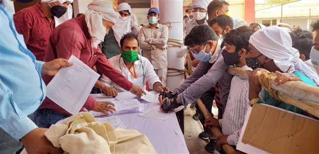 सोनभद्र पंचायत चुनाव के लिए पोलिंग पार्टियों ने की तैयारियां