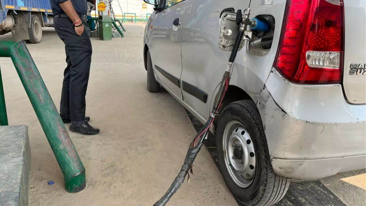 why do passengers get off the vehicle while filling cng