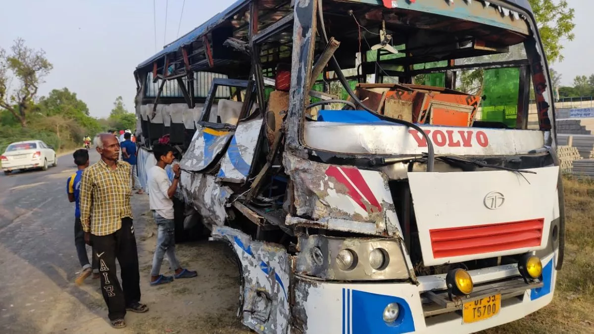 Road Accident : उन्नाव में बड़ा हादसा, ट्रक ने मारी प्राइवेट बस में टक्कर- 8 यात्रियों की मौत, 20 घायल