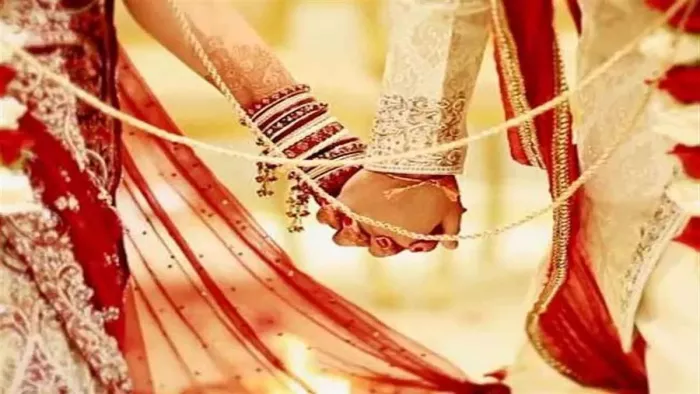 दरवाजे पर आई थी बेटी की बरात, ग्रामीणों ने कर दिया हमला। (सांकेतिक फोटो)