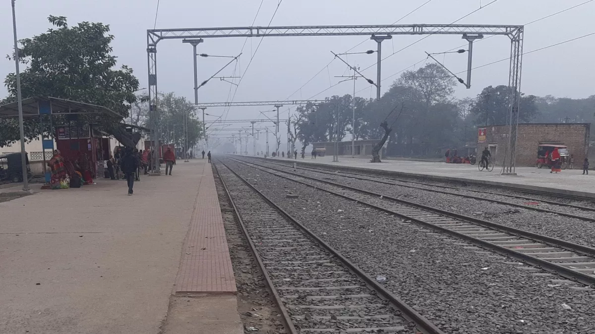 बिहार का वह शहर... जहां रेल कारखाना, पर नहीं चलती लंबी दूरी की ट्रेन; वंदे भारत और राजधानी पर टिकी नजर
