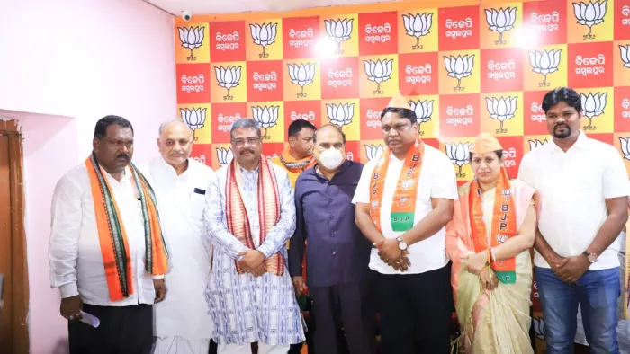 ओडिशा में BJD को लगा बड़ा झटका
