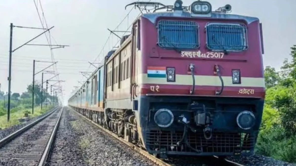 Special Train: गर्मी की छुट्टी में घूमने का है प्लान, इन ट्रेनों में कराएं बुकिंग; नहीं रहेगा वेटिंग का झंझट!