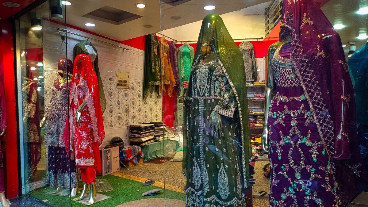 https://www.jagranimages.com/images/newimg/28042025/28_04_2025-_pakistani_salwar_suit_23927016.jpg