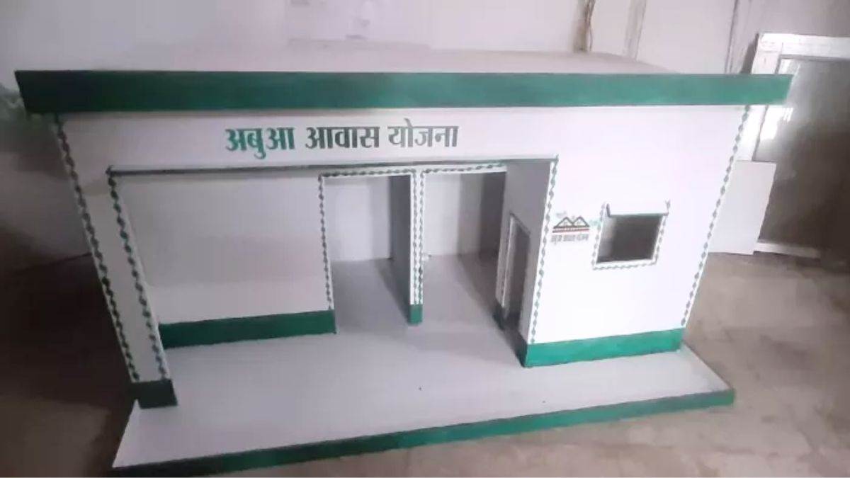 some cheating in the selection of beneficiaries of abua awas yojana person with a two storey house got the benefit in garhwa