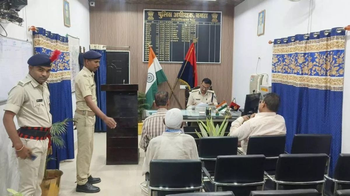 Bagaha News: एक्शन में बगहा SP सुशांत कुमार सरोज, पठखौली थानाध्यक्ष को कर दिया सस्पेंड; खुद बताई वजह