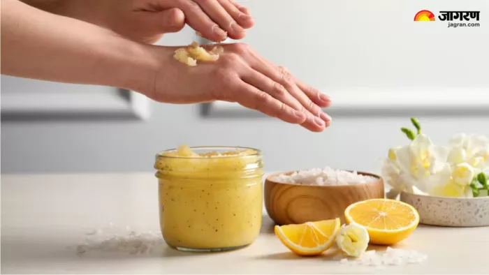 Natural Scrubs: सन टैन हटाने के लिए घर पर बनाएं यह नेचुरल बॉडी स्क्रब (Picture Courtesy: Freepik)