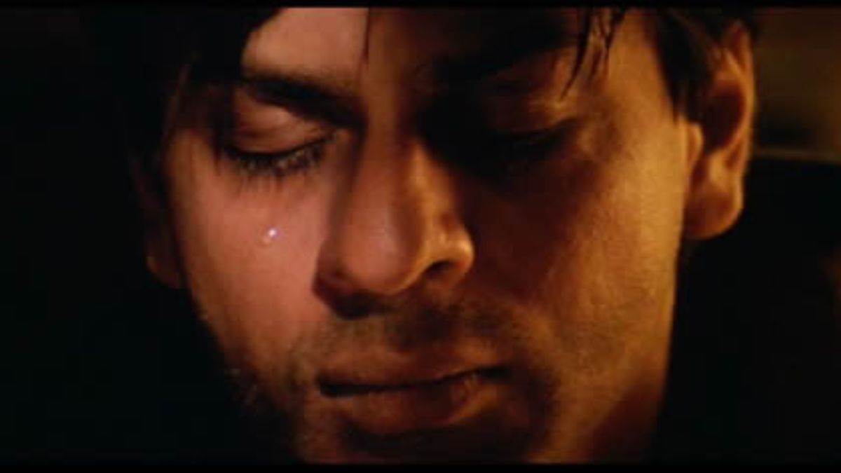 when shah rukh khan put honey on his face to make it real death scenec on the climax scene of devdas movie