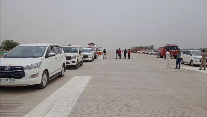 शाहजहांपुर के जलालाबाद में तैयार की गई हवाई पट्टी lजागरण