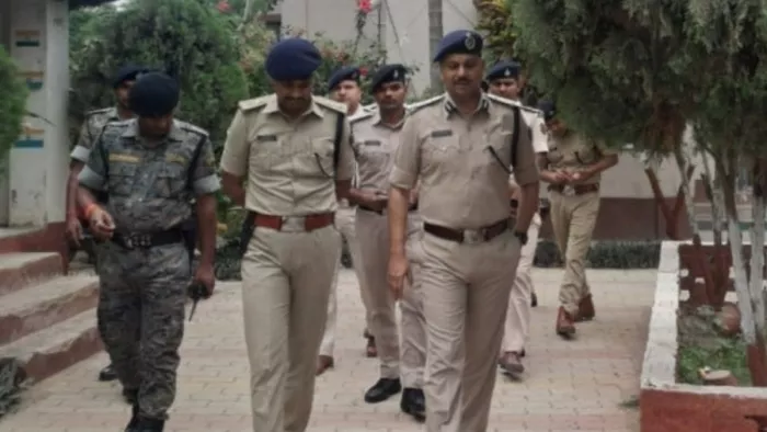 डीआईजी ने डडखोरा थाने में की जांच, थानाध्यक्ष ओमप्रकाश महतो निलंबित