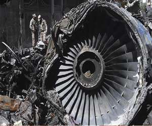 लैंडिंग गियर के बिना विमान उतारने में हुआ हादसा, जिसका खामियाजा 97 लोगों को भुगतना पड़ा