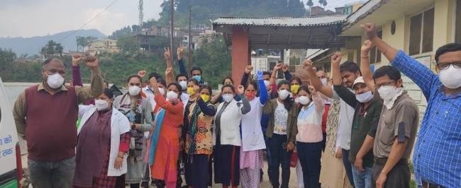 NHM employees expressed opposition to nine point demands - Uttarakhand Pithoragarh Local News