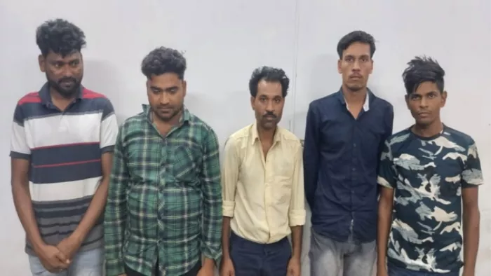 युवती को 60 हजार रुपये में बेचने के आरोप में पांच गिरफ्तार। फोटो जागरण