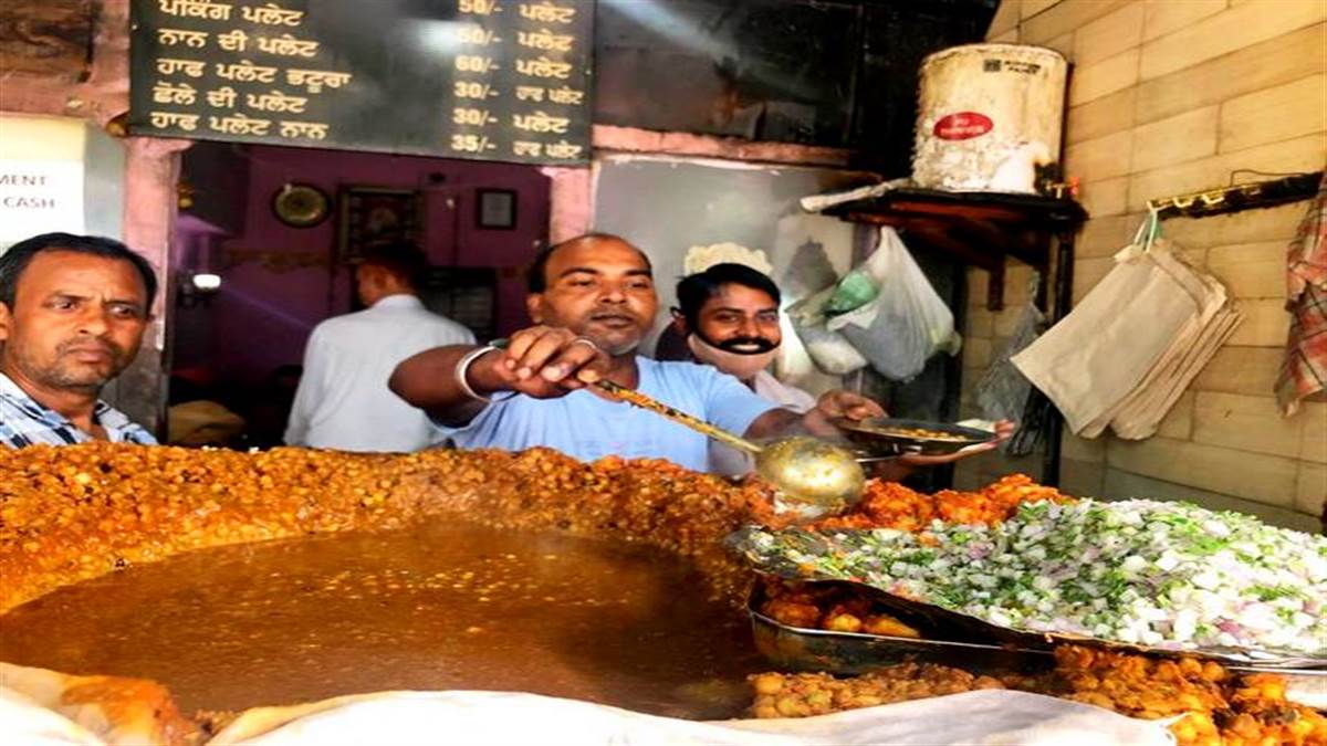 the taste of punjab famous chhole bhature of mohinder patiala