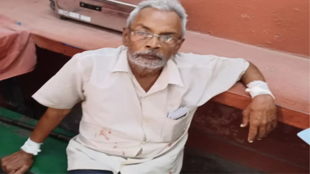 Gorakhpur News: 25 साल से न्याय के लिए दौड़ रहे बुजुर्ग ने समाधान दिवस पर काटी हाथों की नस, आत्महत्या करने की दी चेतावनी