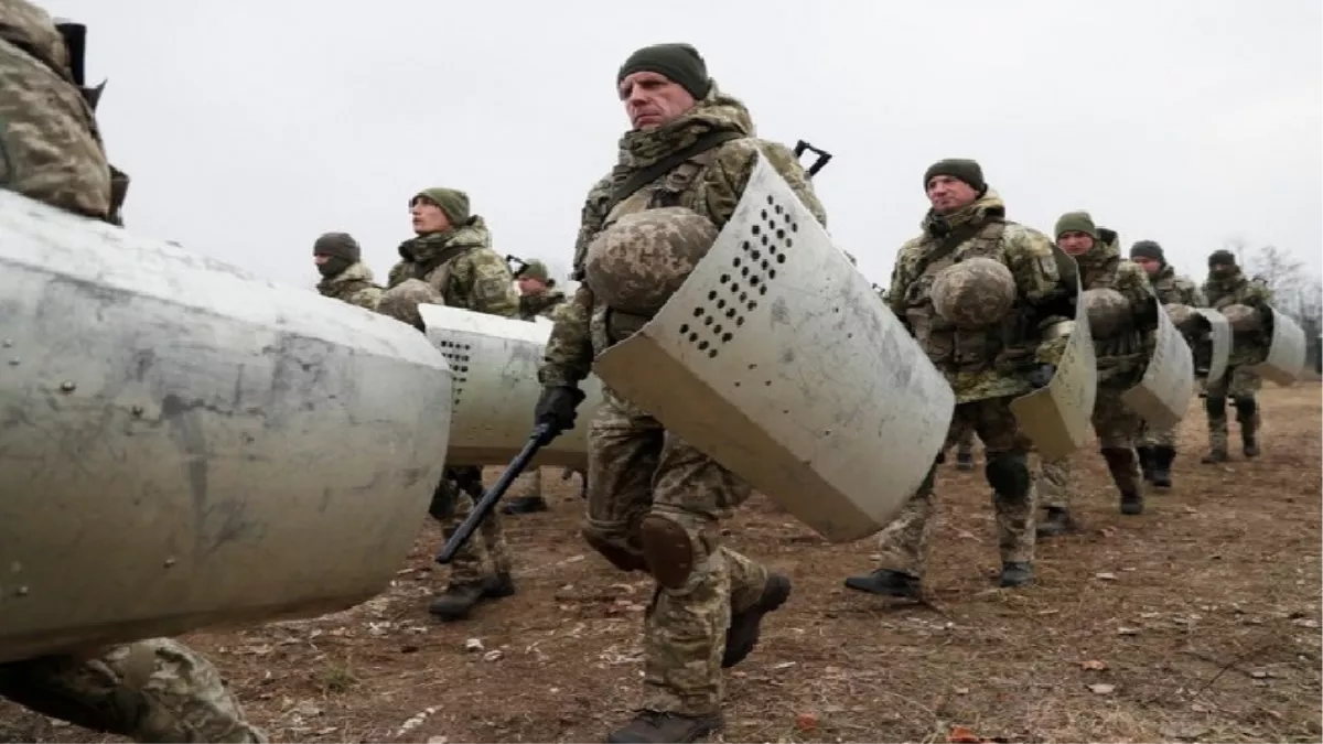 Russia Ukraine War: लुहान्स्क के गवर्नर का दावा- क्षेत्र में घुसे रूस के 10 हजार सैनिक, लगातार हमला जारी