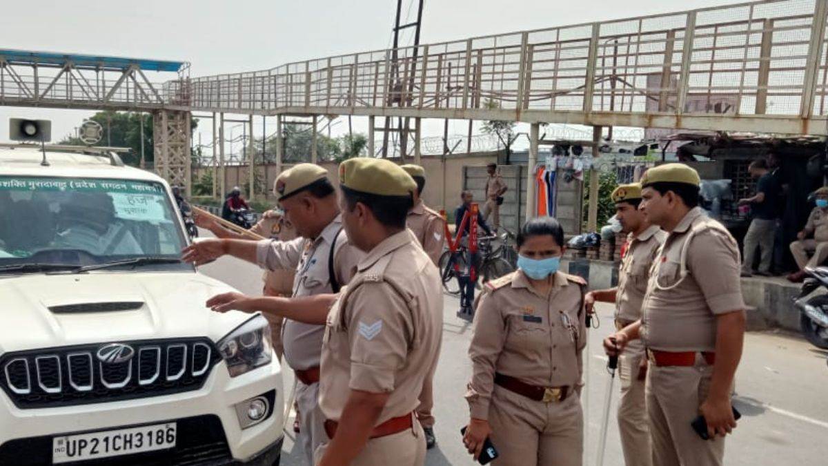 Hapur News दिल्ली कूच कर रहे किसानों को छिजारसी टोल प्लाजा पर रोका गया