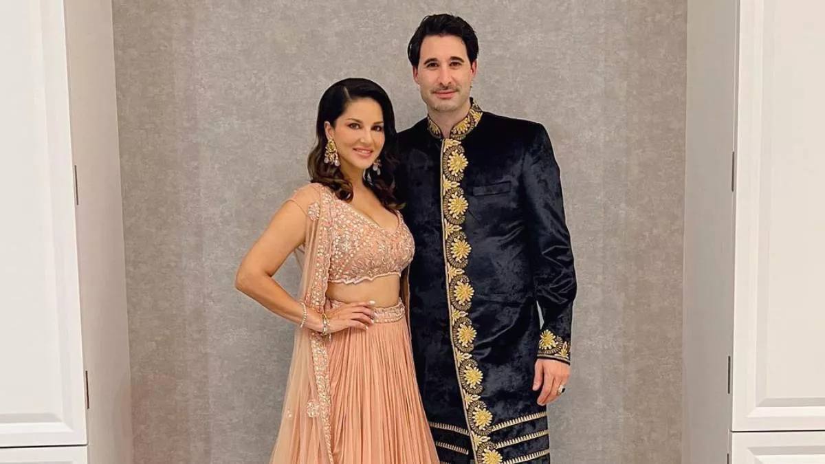 Sunny Leone ने पति के साथ 15 साल पूरे होने पर शेयर किया रोमांटिक पोस्ट, कहा- 'आपने मेरी जान बचाई है'