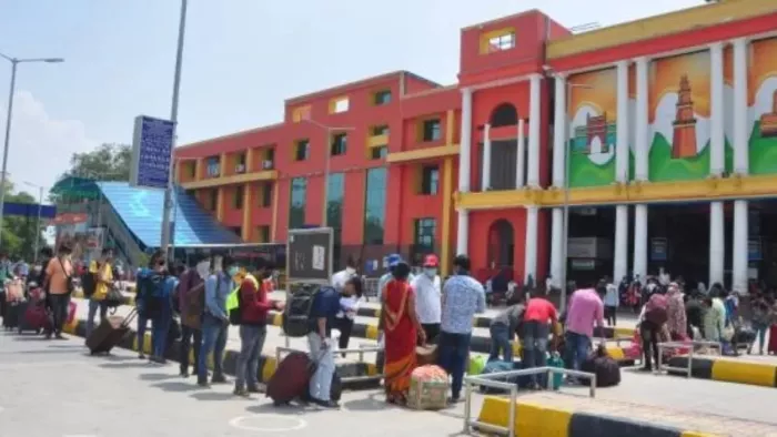 2023 में अमृत भारत स्टेशन योजना शुरू हुई थी और कुल 1,321 स्टेशन को पुनर्विकास के लिए पहचाना गया है।