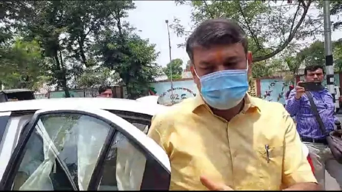 ईडी कार्यालय में पूछताछ के लिए उपस्थित हुए आईएएस मनीष रंजन
